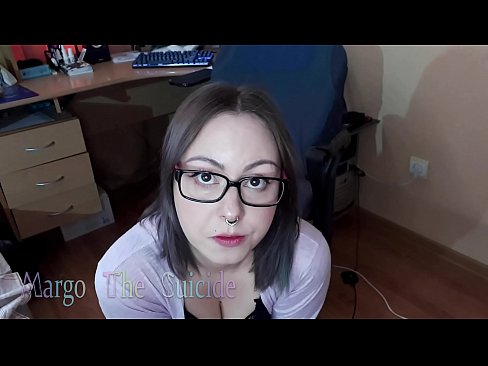 ❤️ 性感的眼镜女孩在镜头前深深地吸吮假阳具 ❤❌ Quality porn